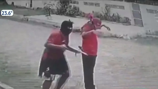 Asaltan a dos técnicos, usan auto robado y se escapan de la Policía en Asunción