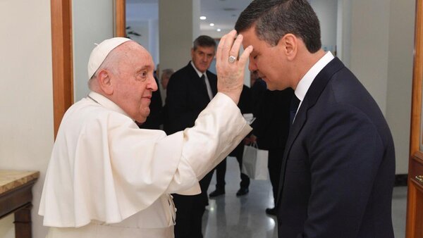 El papa Francisco recibió a Santi Peña en el Vaticano