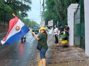 Ni la lluvia atajó convocatoria de vecinos para defender al ecoparque urbano - La Tribuna