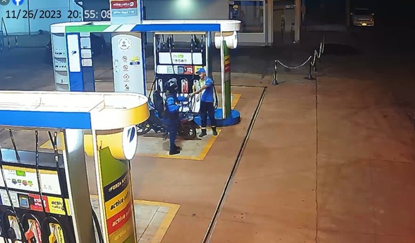 Llenó de combustible el tanque de su moto y luego asaltó al playero - ADN Digital