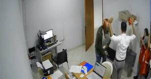 La Nación / Coronel Oviedo: dos delincuentes se alzaron con G. 150 millones de una estación de servicios