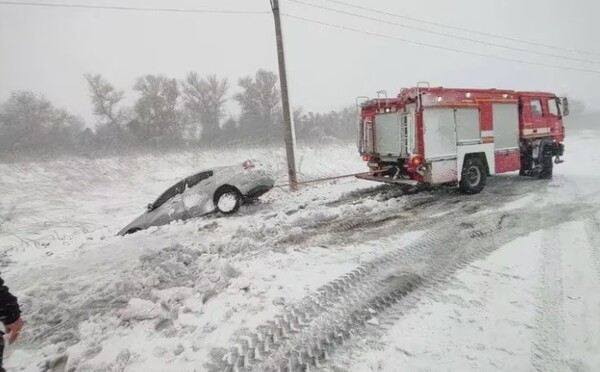 Fuertes nevados aíslan 2.000 localidades en ucrania y dejan sin electricidad a millones de usuarios en Rusia