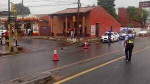 Camión cruza semáforo en rojo y provoca accidente fatal en Itauguá