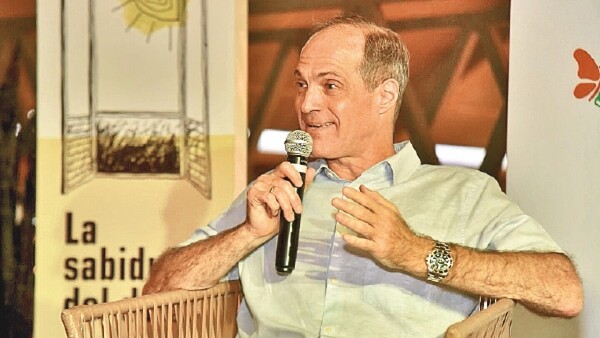 Conversatorio sobre La sabiduría del dolor, en Capiatá