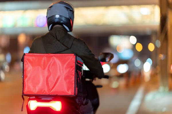 Diario HOY | Advierten riesgos en proyecto que busca regular plataformas de movilidad y delivery