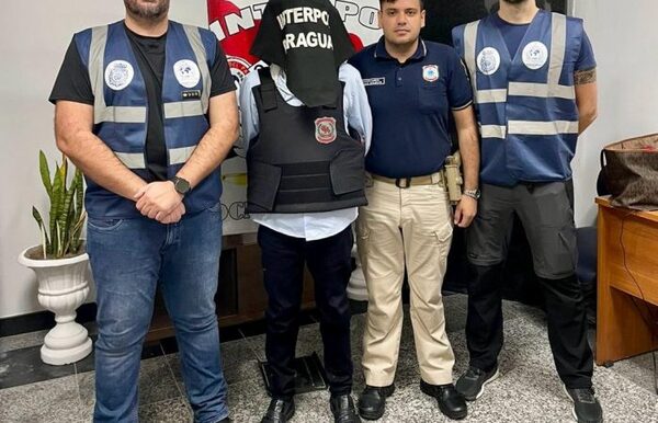 Diario HOY | Español preso en Paraguay es enviado a su país