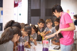 “Ciencia al parque”, una tarde con experiencias científicas al aire libre en el Parque Caballero