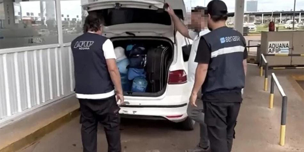 VEHÍCULO QUE TRASLADABA 30 LITROS DE KETAMINA FUE INCAUTADO EN EL PASO FRONTERIZO - Itapúa Noticias