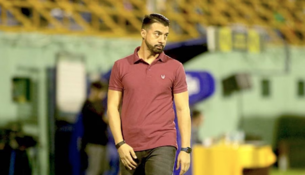 Versus / ¿Julio Cáceres quiere a un multicampeón con Olimpia para reforzar Luqueño?