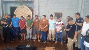 Tras persecución y balacera, detienen a siete asaltantes en Ciudad del Este