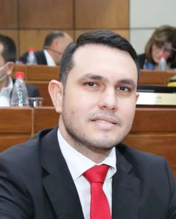 AUDIO: Hernán Rivas: Petta cajoneó investigación que confirmaba falsedad de su título, según Casañas Levi - Periodísticamente - ABC Color