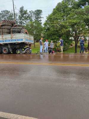 Motociclista chocó por un camión estacionado sobre la Ruta PY05 y quedó con lesiones - Radio Imperio 106.7 FM