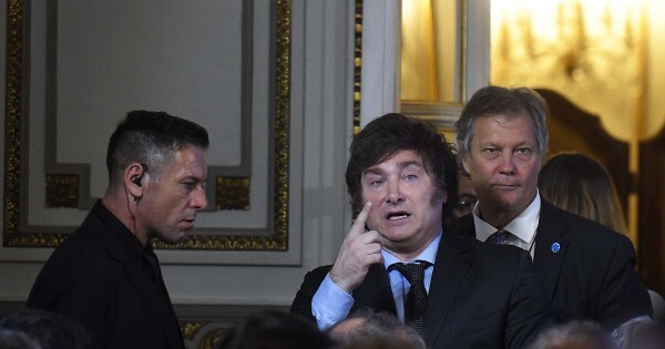 Los armadores paraguayos apoyan la idea de Milei de privatizar la hidrovía
