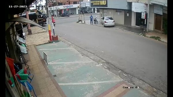 Fatal accidente en Itauguá: camión pasó luz roja y arrolló a una familia a bordo de una moto