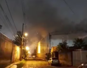 (VIDEO). Dos depósitos se incendiaron en Fernando de la Mora