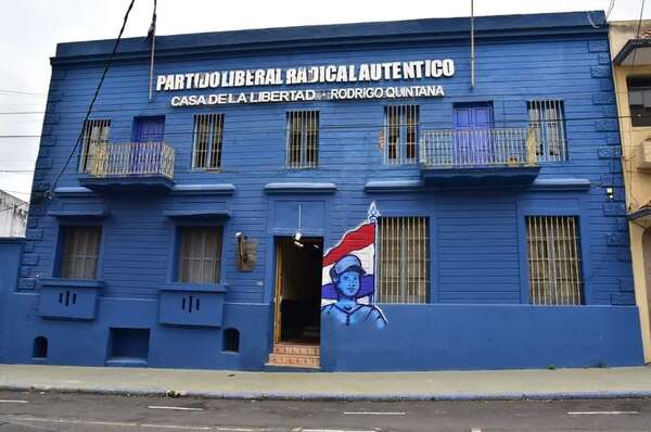Senadores liberales no creen que división para un nuevo partido política sea la solución - Política - ABC Color