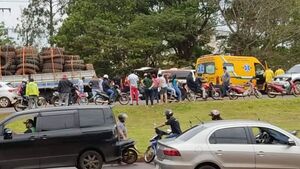 PJC: Motociclista chocó por un camión estacionado sobre la Ruta PY05 y quedó con lesiones