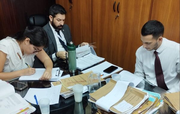 Fiscales allanaron Indert e incautaron expedientes en el caso “invasores vip”
