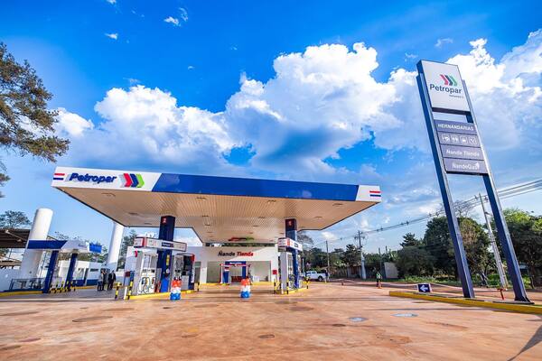 Peña confirma nueva baja de G. 150 en el precio del combustible en Petropar - Unicanal