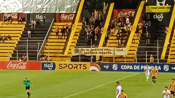 Hinchas pierden la paciencia