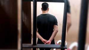 Detienen a hombre por intentar asfixiar a su pareja con una almohada