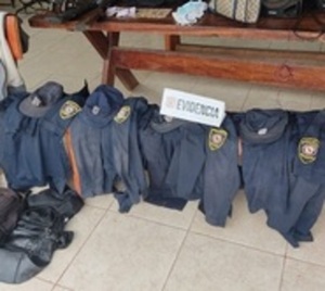 Hallan uniformes policiales usados en atracos en Caaguazú - Paraguay.com