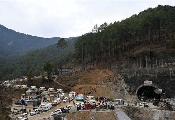 Socorristas a punto de rescatar a los 41 obreros atrapados en India