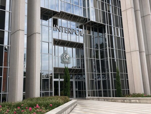 Fiscalía espera respuesta de Interpol para aclarar el levantamiento del código rojo a la mujer de Marset · Radio Monumental 1080 AM