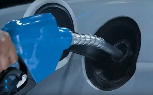 ¡1.000 guaraníes menos en total!: volvió a bajar el precio del combustible y van por más