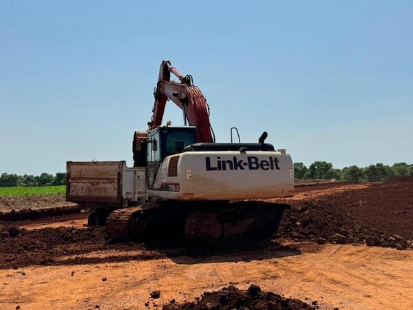 La excavadora Link-Belt contribuye en el avance de las obras del Corredor Metropolitano del Este