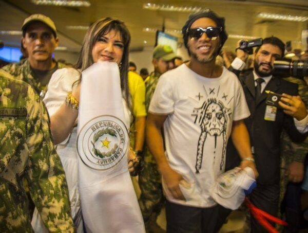 Interpol Paraguay deberá informar al juez sobre el estado de la orden de captura de Dalia López · Radio Monumental 1080 AM