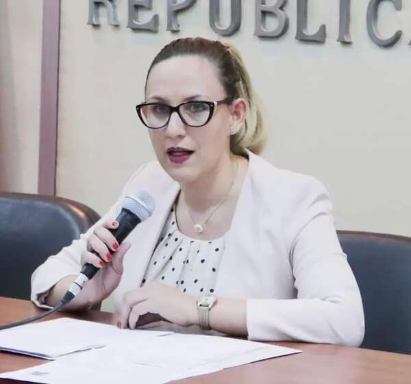 Conflicto de intereses: Alma Zayas debe apartarse o su marido tiene que renunciar, dijo Celeste Amarilla - Política - ABC Color