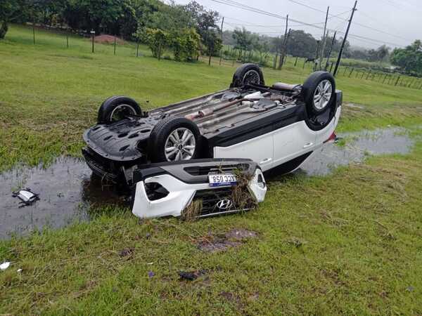 Misiones: joven volcó tras perder el control de su vehículo