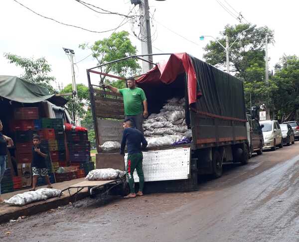 Red de complicidades: fluye contrabando de productos hortifrutícolas en Ciudad del Este - ADN Digital