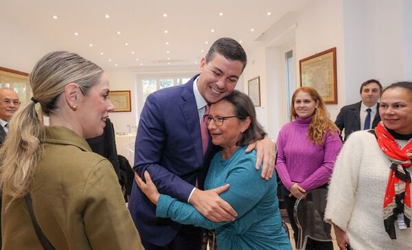 Emotivo encuentro del presidente Peña con paraguayos en Italia - .::Agencia IP::.