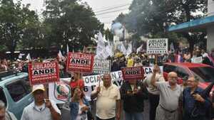 Organizaciones protestan contra creación de la Superintendencia de Jubilaciones del IPS