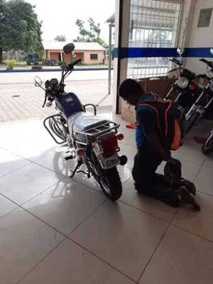 Conmueve imagen de cliente tras comprar su motocicleta