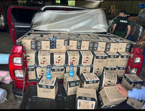 Lujosa camioneta quería meter gran cantidad de desodorantes de contrabando