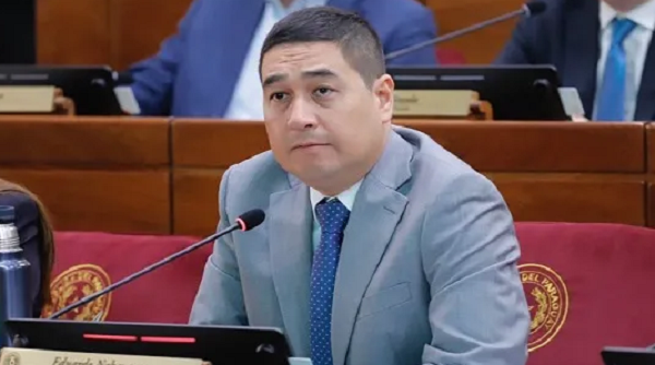 Nakayama renuncia al PLRA y afirma que formará una nueva agrupación política - Noticiero Paraguay