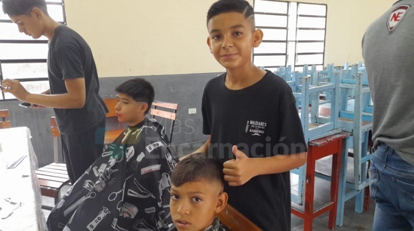 Prodigio en peluquería: Niño de 12 años a punto de graduarse como barbero