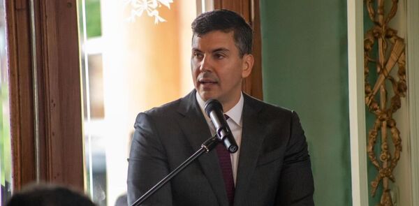 Santiago Pe帽a dice que trabajar谩 con Pedro S谩nchez para fortalecer las relaciones entre Espa帽a y Paraguay - Revista PLUS