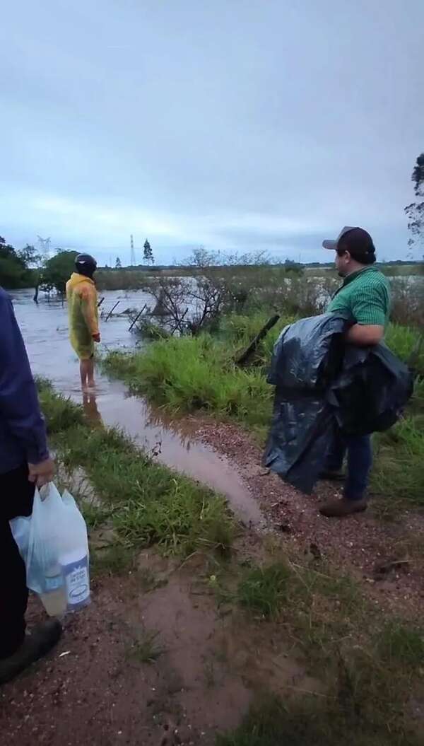 Declaran emergencia vial y ambiental en distritos de Caapucú y San Roque González - Nacionales - ABC Color