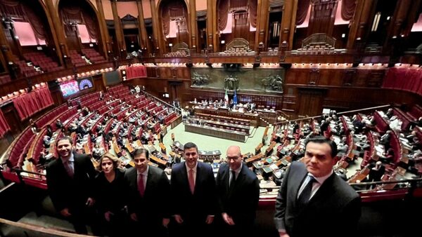 Santiago Peña es homenajeado en el Congreso italiano - ADN Digital