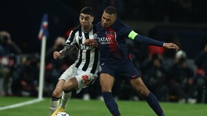 Mbappé amarga al Newcastle de Miguel Almirón en el descuento