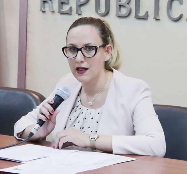 Fiscala Alma Zayas arrastra denuncias de “soluciones” a operadores de Horacio Cartes - Política - ABC Color