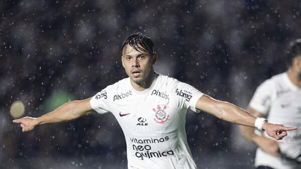 Doblete de Ángel Romero en la victoria del Corinthians