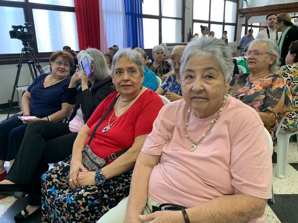IPS presenta club de adultos mayores