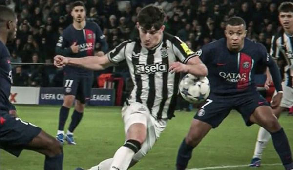 Versus / Sustituyen al juez VAR que avaló el polémico penal otorgado al PSG