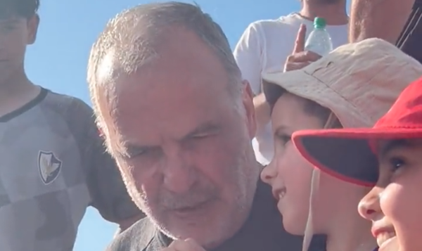 Versus / La curiosa enseñanza de Marcelo Bielsa a un pequeño hincha
