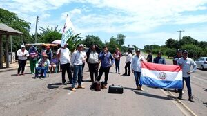 Diario HOY | Pobladores cierran ruta Concepción-Vallemi y denuncian incumplimiento del MOPC